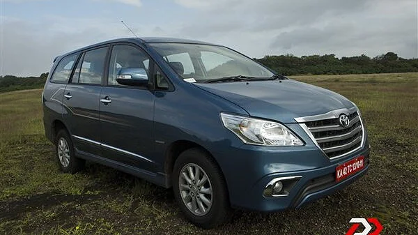 carwale used toyota innova #6